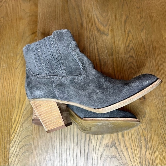 DOLCE VITA Silma Suede Gray Western Ankle Bootie SZ 7 EUC - Picture 6 of 10